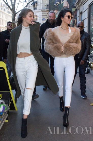 Kendall Jenner 和 Bella Hadid 时装周现场吃麦当劳？不是沙拉！