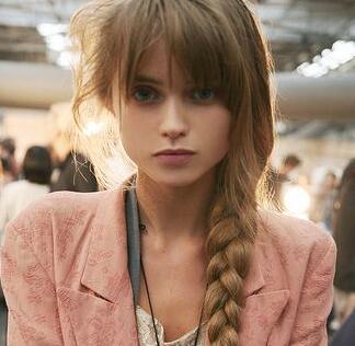 你才过妇女节 原来和少女最配的是麻花辫儿！