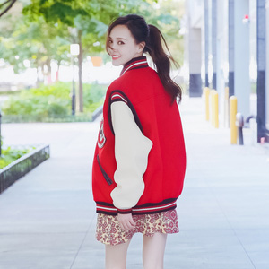 直击纽约时装周明星观秀团 抢眼斗艳发型成亮点