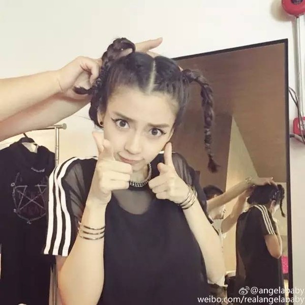 看Angelababy的新发型，原来和少女最配的是双辫编发！