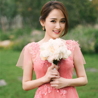 阿娇陈乔恩成最美伴娘 发型弄的美明年也嫁人