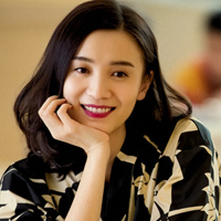 小宋佳Lob中长发美翻天 清爽梳法教你巧度炎夏尴尬期