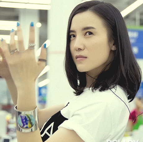 小宋佳Lob中长发美翻天 清爽玩法教你巧度炎夏尴尬期