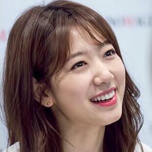 Get朴信惠百变中长发型 赢得男神摸头杀