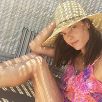 海边旅行必须get！遮阳草帽就要搭这样的发型