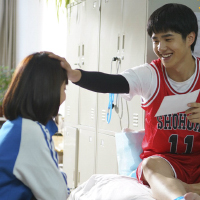 小鲜肉刘昊然最爱摸女生头发 但你的大油头他不敢碰