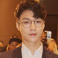 男星拼发型!张艺兴胡兵逗号刘海抢镜