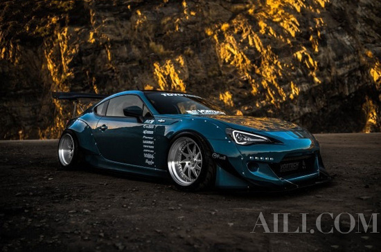 斯巴鲁BRZ（Rocket Bunny 套件改装）