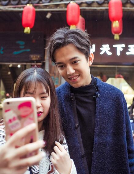 迪玛希海量美图洗洗眼 《歌手》进口小哥哥帅翻