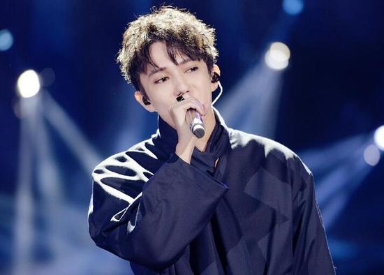 迪玛希海量美图洗洗眼 《歌手》进口小哥哥帅翻