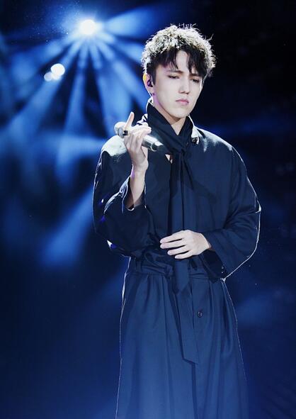 迪玛希海量美图洗洗眼 《歌手》进口小哥哥帅翻