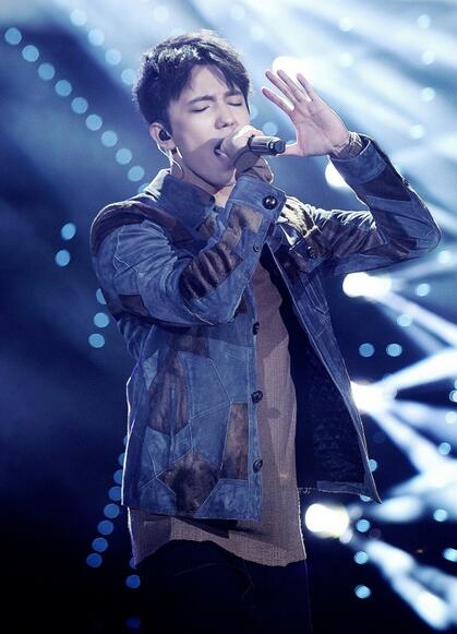 迪玛希海量美图洗洗眼 《歌手》进口小哥哥帅翻