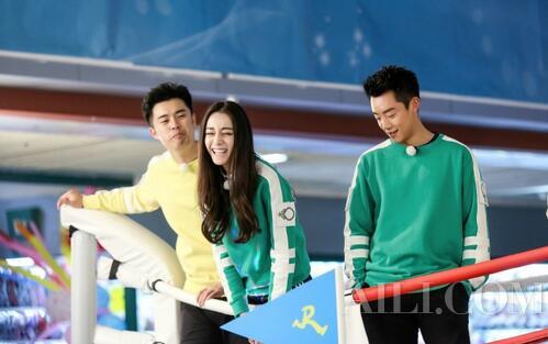 《奔跑吧》海报排位露陷 迪丽热巴惨变小透明