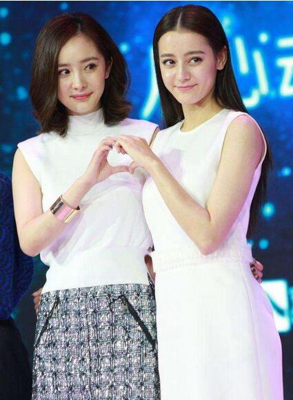 《奔跑吧》海报排位露陷 迪丽热巴惨变小透明