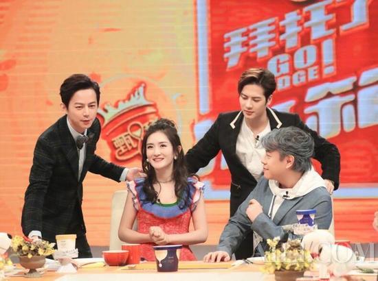 何炅“后宫失火”!谢娜王嘉尔公开争宠显尴尬