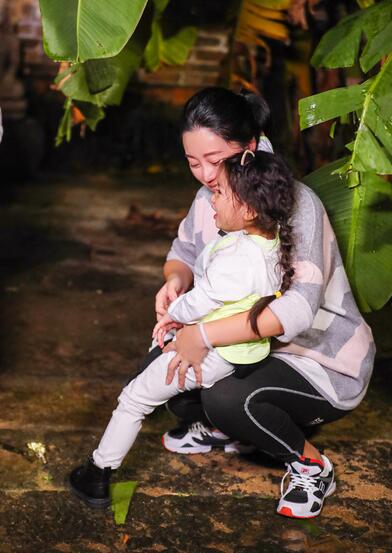 董力崔雅涵实力上演“董妈妈和她的阿拉球”