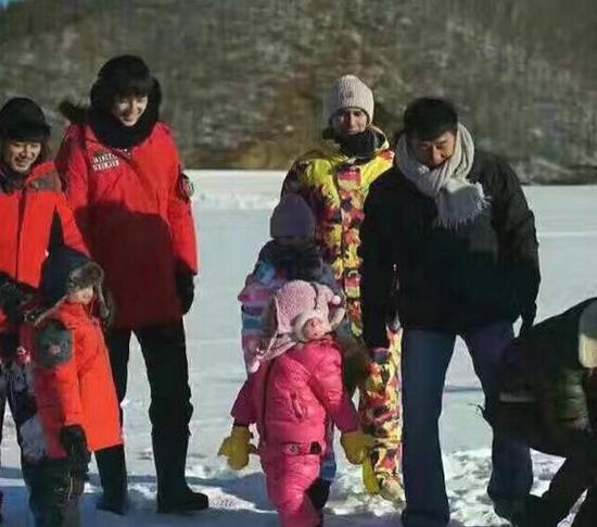 董力崔雅涵实力上演“董妈妈和她的阿拉球”