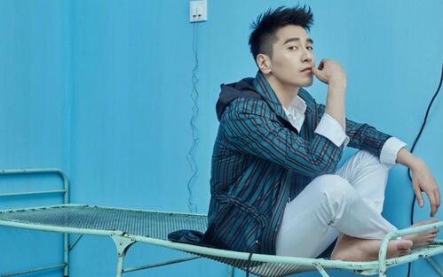 赵又廷写真全程秀双眼皮 戴婚戒拒绝迷妹色心