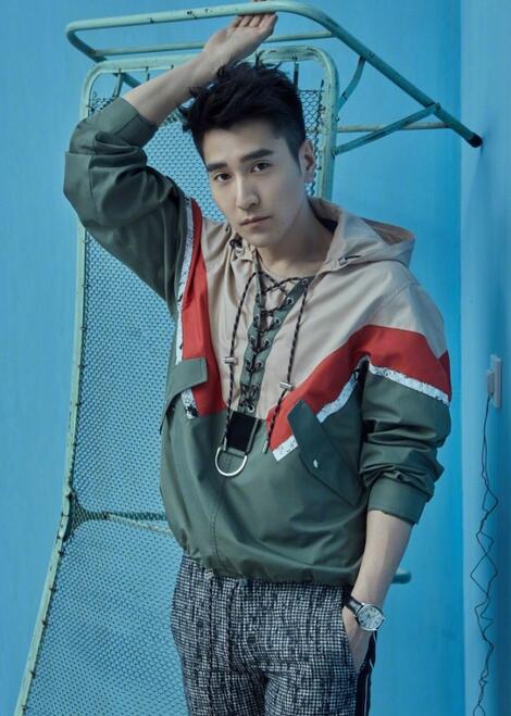 赵又廷写真全程秀双眼皮 戴婚戒拒绝迷妹色心