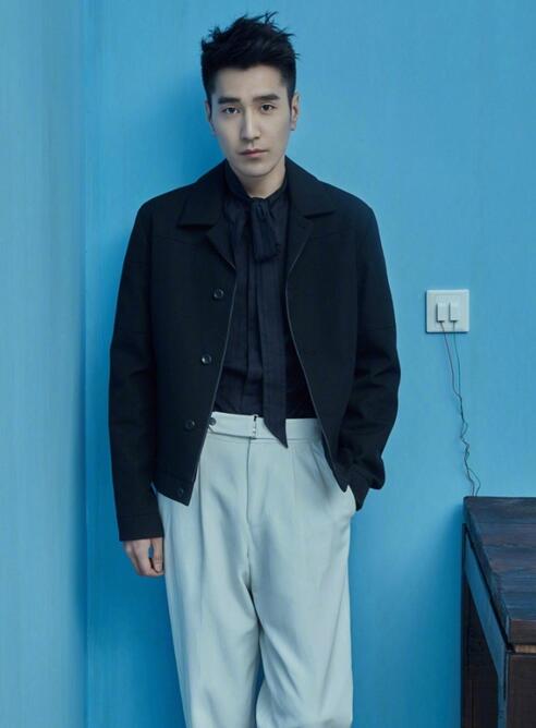 赵又廷写真全程秀双眼皮 戴婚戒拒绝迷妹色心