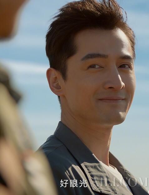 胡歌上了这么多封面，这张给眼角疤痕特写的最帅