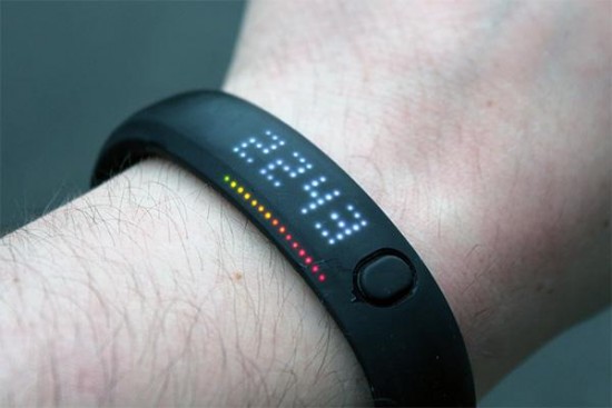 点击图片进入下一页 出镜“小科技”——耐克FuelBand SE