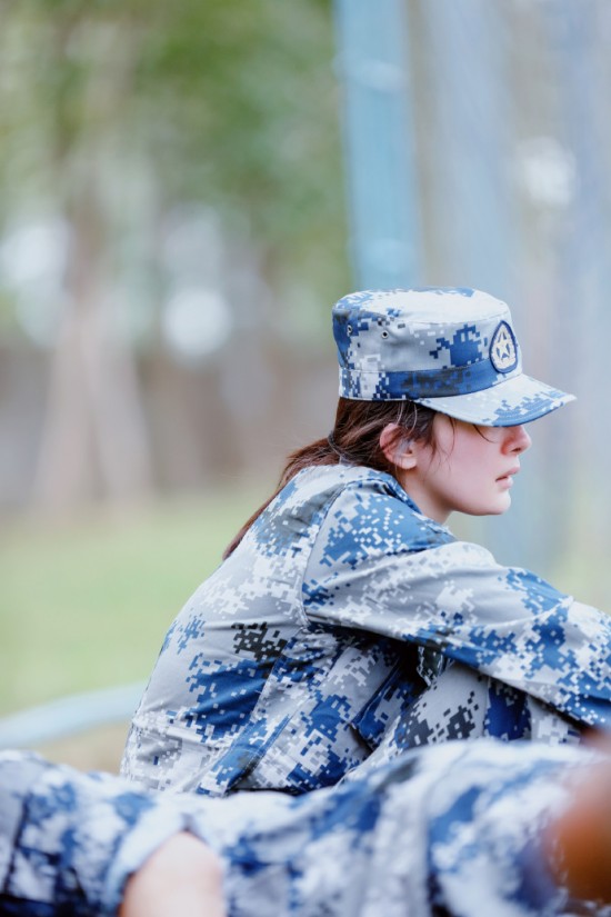 谁要看教官虐杨幂，我只想看沈梦辰的纯素颜