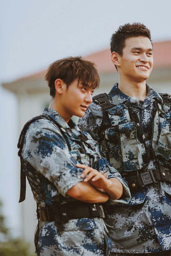 谁要看教官虐杨幂，我只想看沈梦辰的纯素颜