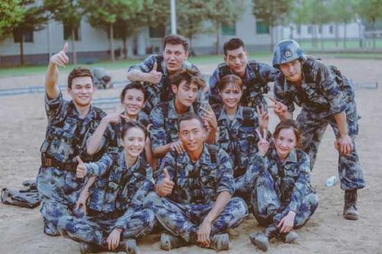 谁要看教官虐杨幂，我只想看沈梦辰的纯素颜