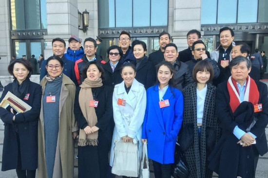 西装+眼镜，胡歌这个样子也太撩了吧！