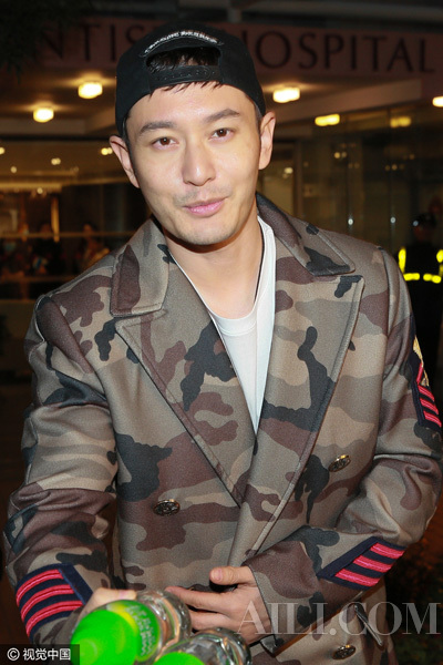 黄晓明憔悴不堪如大叔 照顾妻儿所致变相秀恩爱