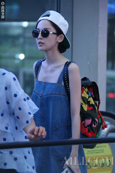 赵丽颖郑爽周冬雨古力娜扎：平胸妹子颜值高