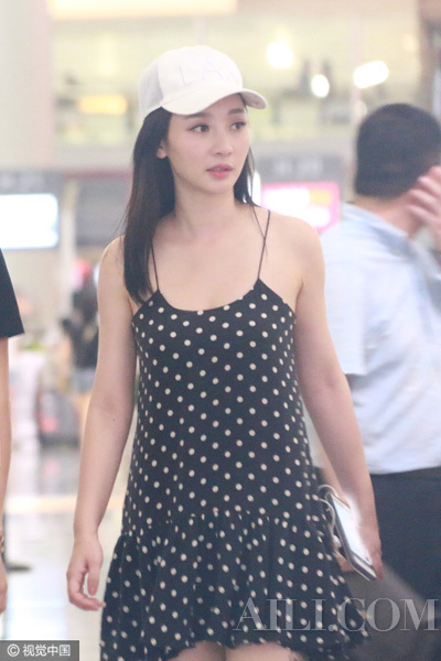 赵丽颖郑爽周冬雨古力娜扎：平胸妹子颜值高