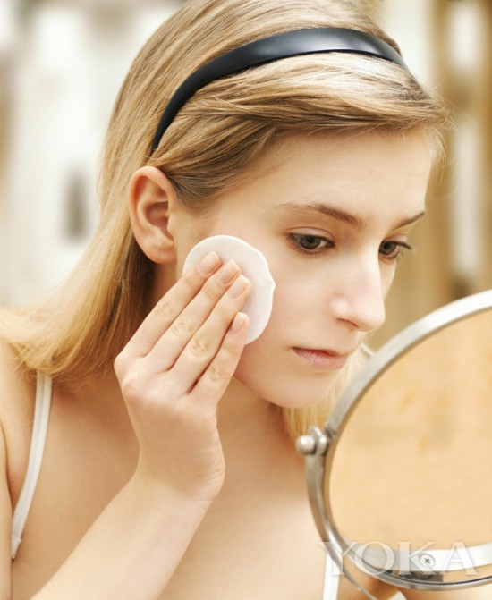 彩妆大师后台的秘密武器 原来你是这样的卸妆水！