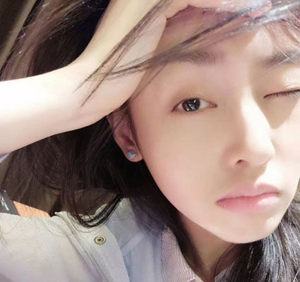 素颜超美的赵丽颖阿娇 全都赢在“水光肌”