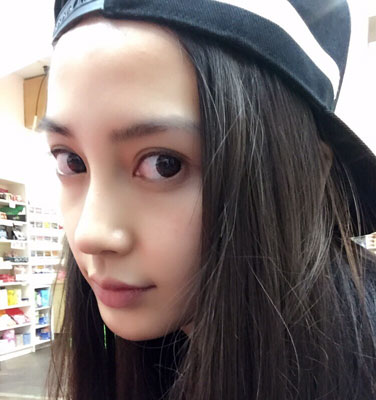 素颜超美的赵丽颖阿娇 全都赢在“水光肌”