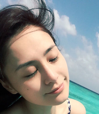 素颜超美的赵丽颖阿娇 全都赢在“水光肌”