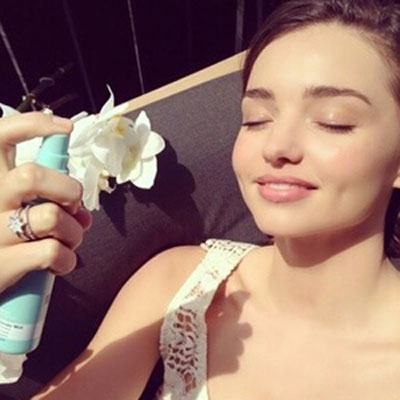 素颜超美的赵丽颖阿娇 全都赢在“水光肌”