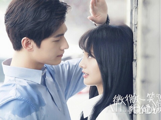 《微微一笑》杨洋郑爽雨中湿身吻 高颜值媲美护肤品广告