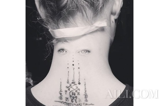 INS上女明星高调晒纹身，你敢说不好看？