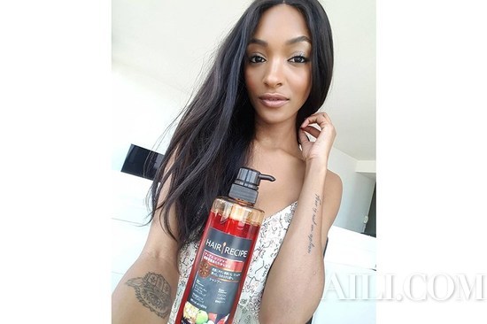 INS上女明星高调晒纹身，你敢说不好看？