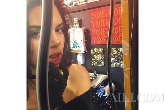 INS上女明星高调晒纹身，你敢说不好看？