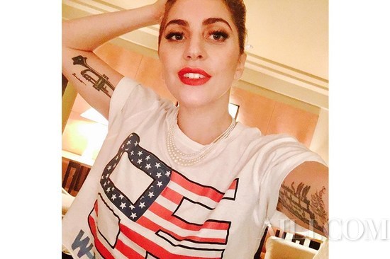 INS上女明星高调晒纹身，你敢说不好看？