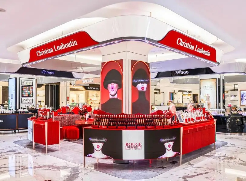 CHRISTIAN LOUBOUTIN路铂廷美妆中国首店于北京SKP盛大启幕