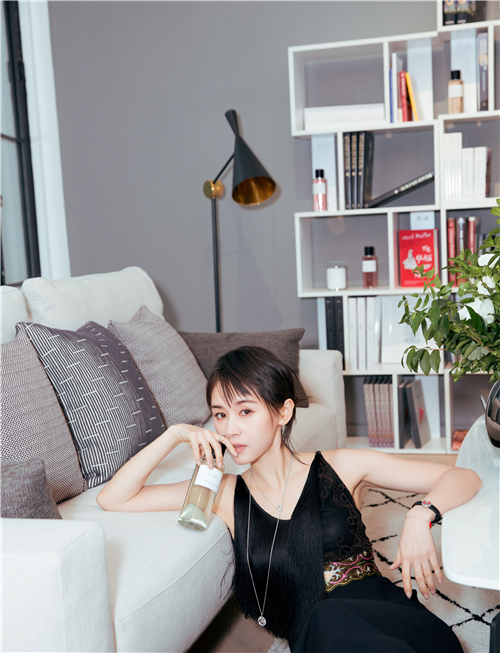爱上的这个夏日里，有DIOR迪奥幸运风铃的铃兰清新!