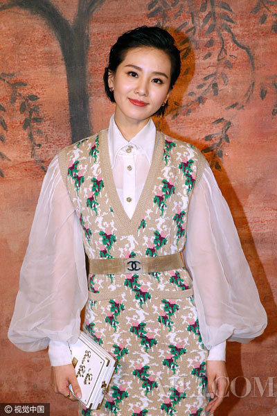 活捉一枚乖巧小媳妇！刘诗诗举止优雅人品获赞