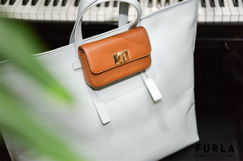 FURLA 2023秋冬系列新品预览 焕新演绎品牌经典，领略优雅意式花园风尚