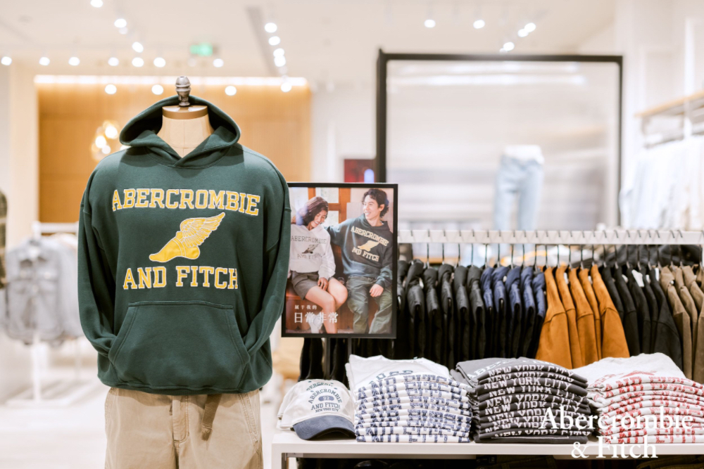 Abercrombie & Fitch上海环球港假日概念店盛大开业