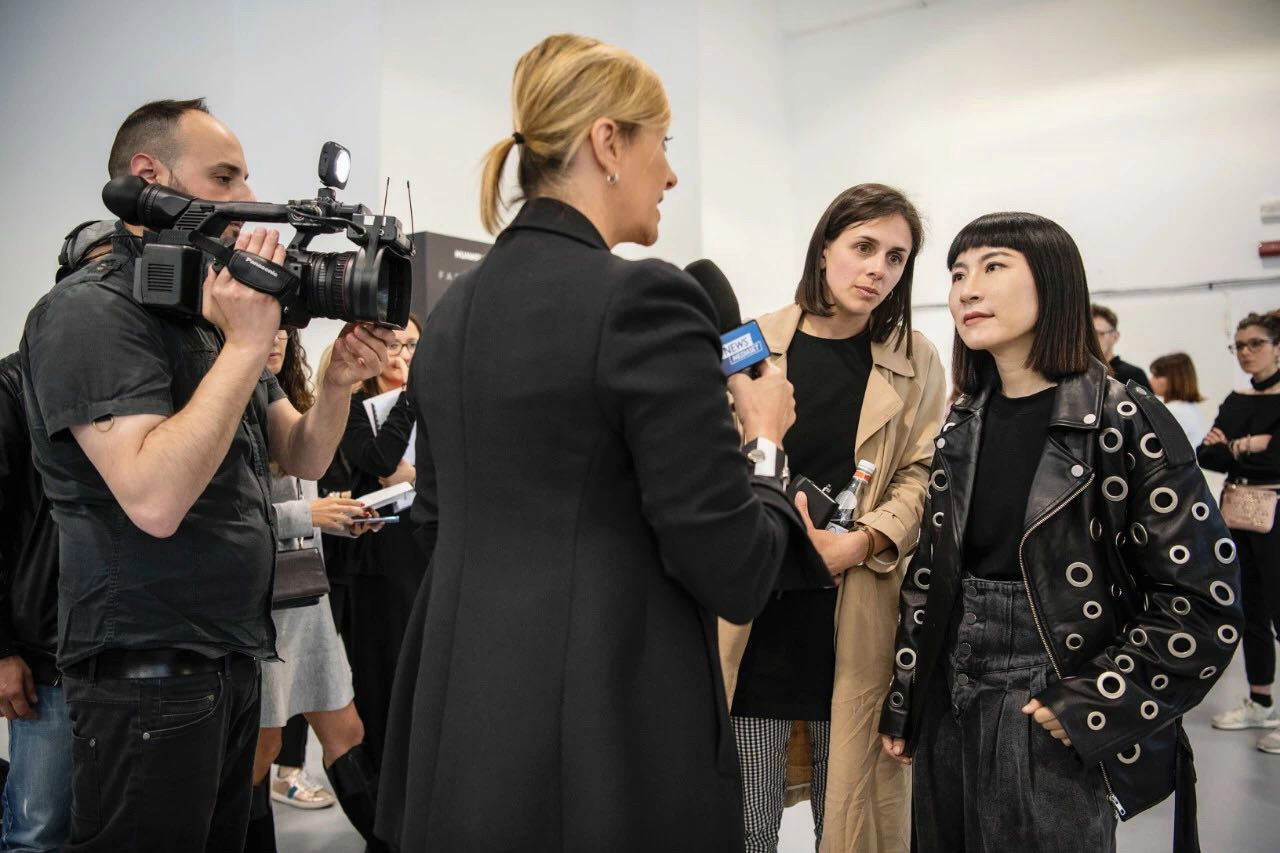 15銆丄NNAKIKI FOR HUAWEI 鈥淔ashion Flair鈥漵hejishiyangzijieshoucaifang.jpg