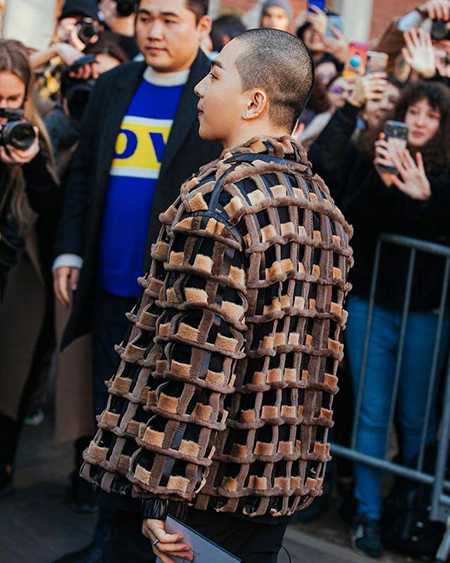 <strong>造型被吐槽|Bigbang太阳现身时装周</strong>